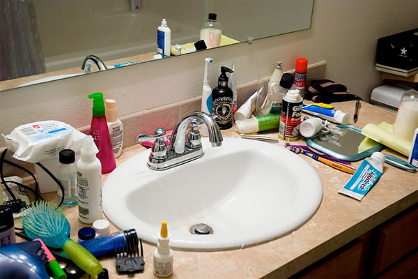 bathroom-clutter